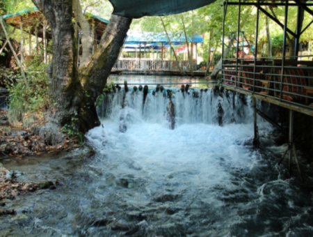 Abkühlung Und Picknick In Yuvarlakçay